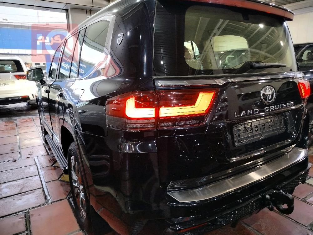 تۆیۆتا لاند کروزەر